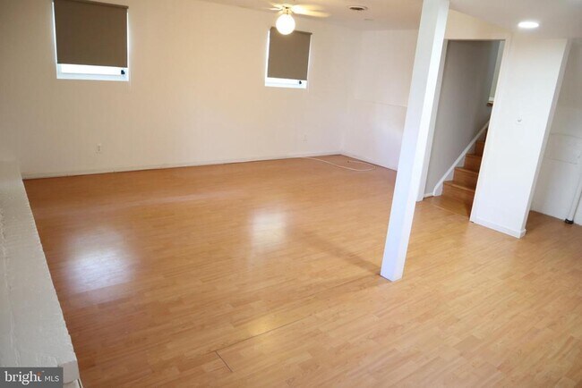 Building Photo - 910 Allan Rd