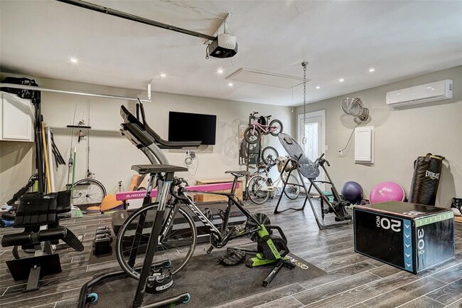 Building Photo - 8804 Mountain Ridge Dr