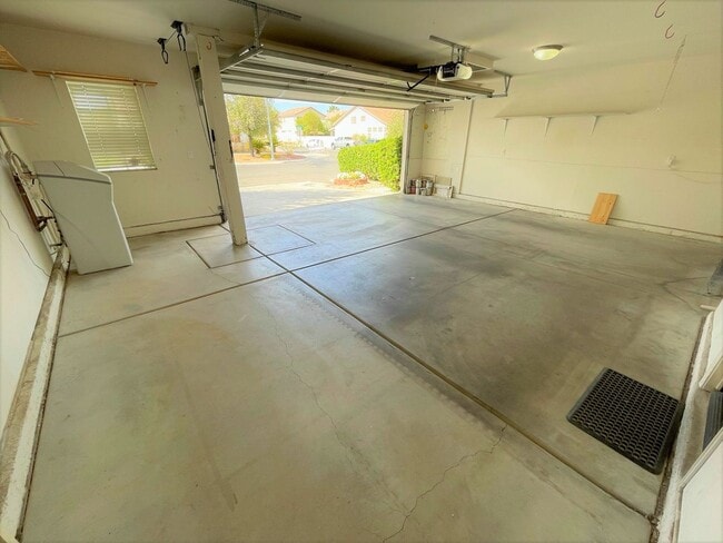 Building Photo - 736 Roddenberry Ave