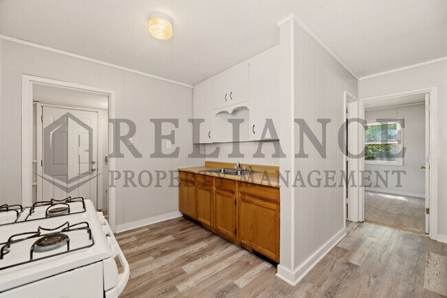Building Photo - 826 N Elder St