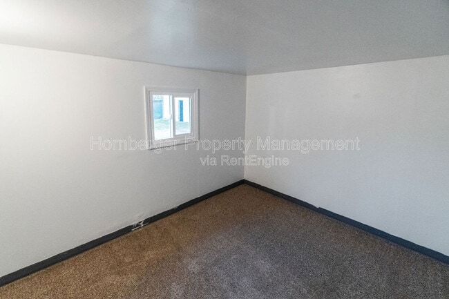 Building Photo - 2911 E Rowan Ave