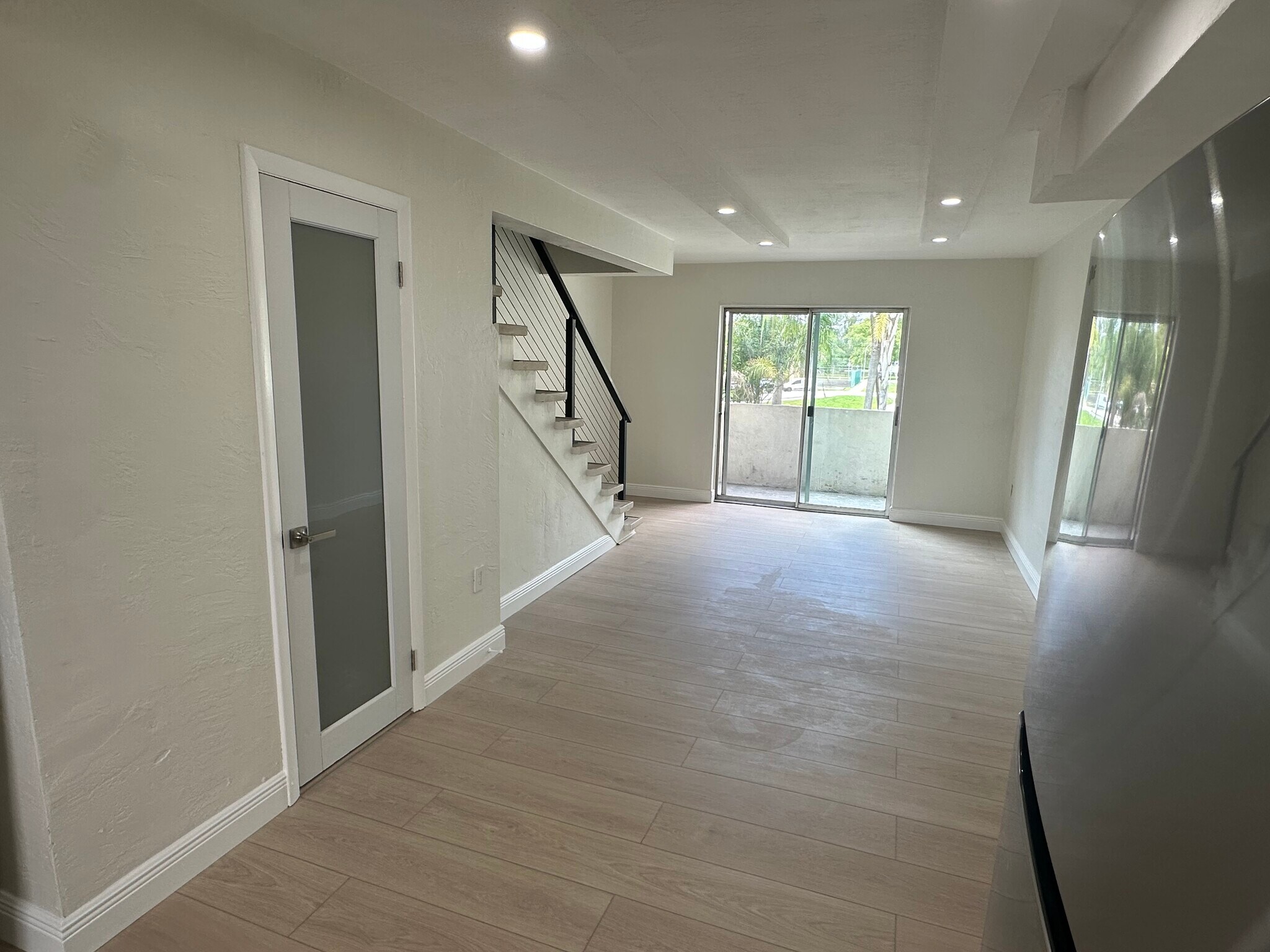 Building Photo - 465 Swallow Dr