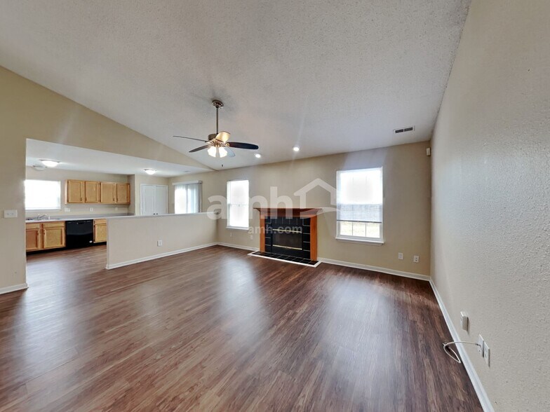 Building Photo - 888 Hollowood Ln