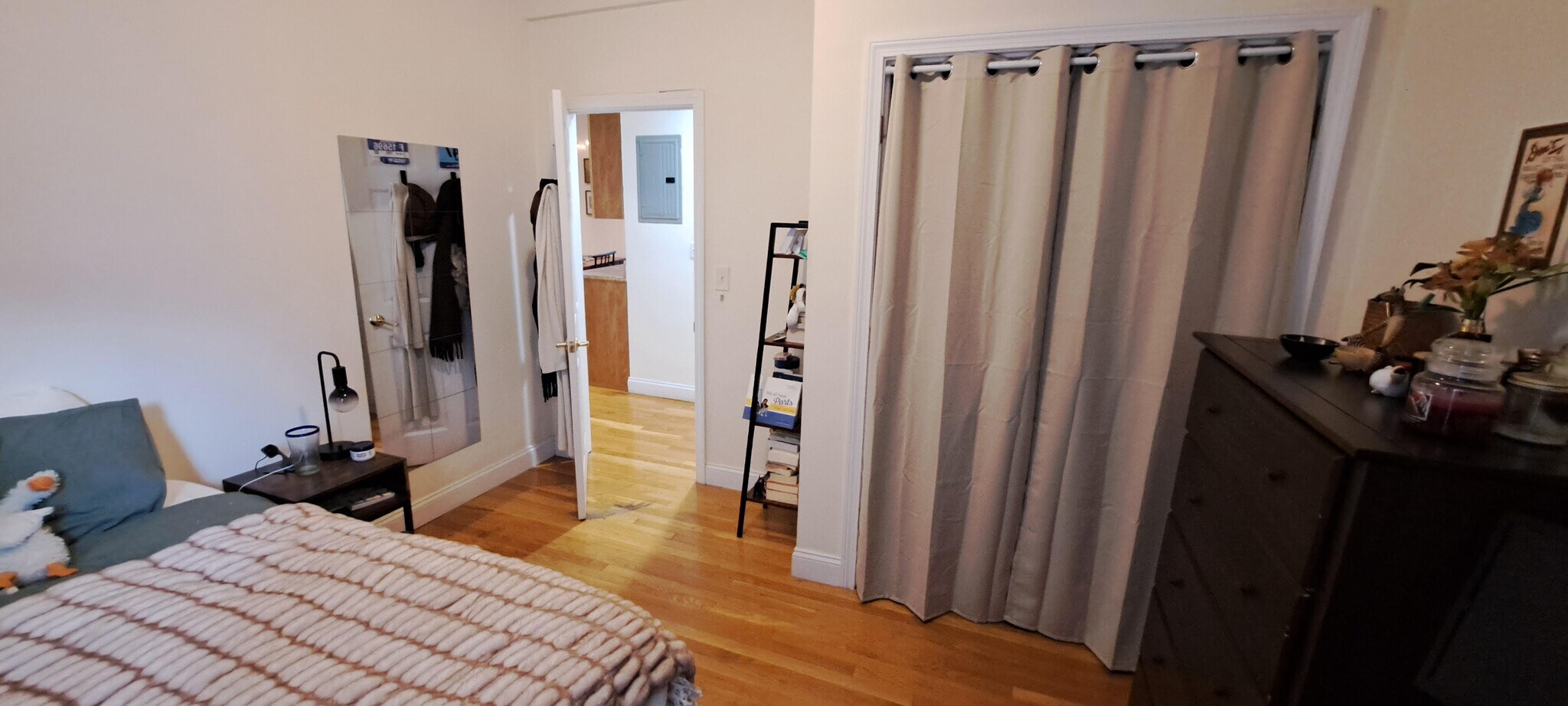 Building Photo - 143 Hillside St