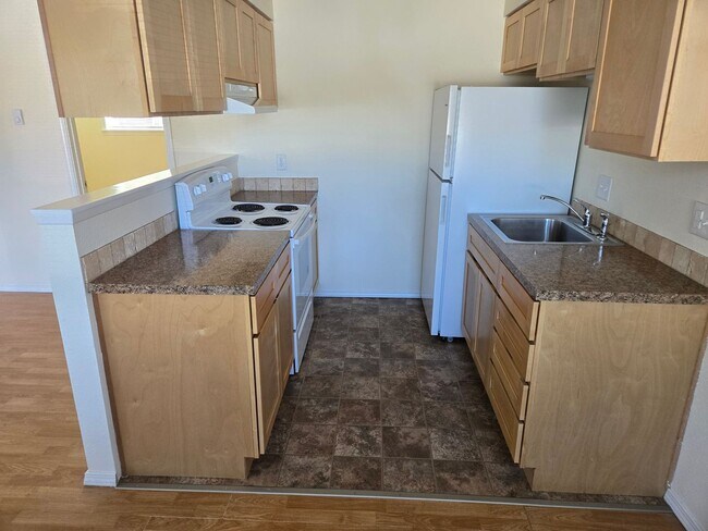 Building Photo - 326 Stanford Dr