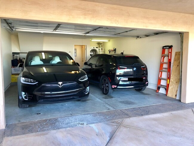 Building Photo - Lovely 3 bd/2.5 ba Townhome - Old Town Torrance!