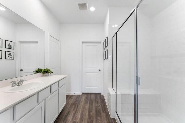 Building Photo - 3126 Stonebriar Dr