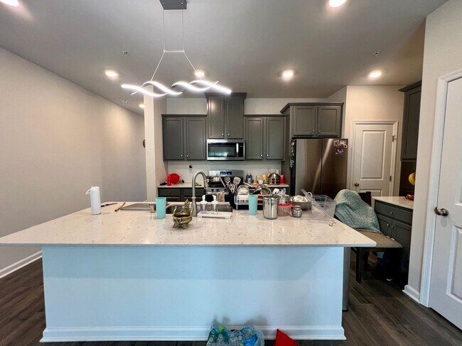 Building Photo - Stunning 4-Bed Townhome in Quakertown! Available NOW!