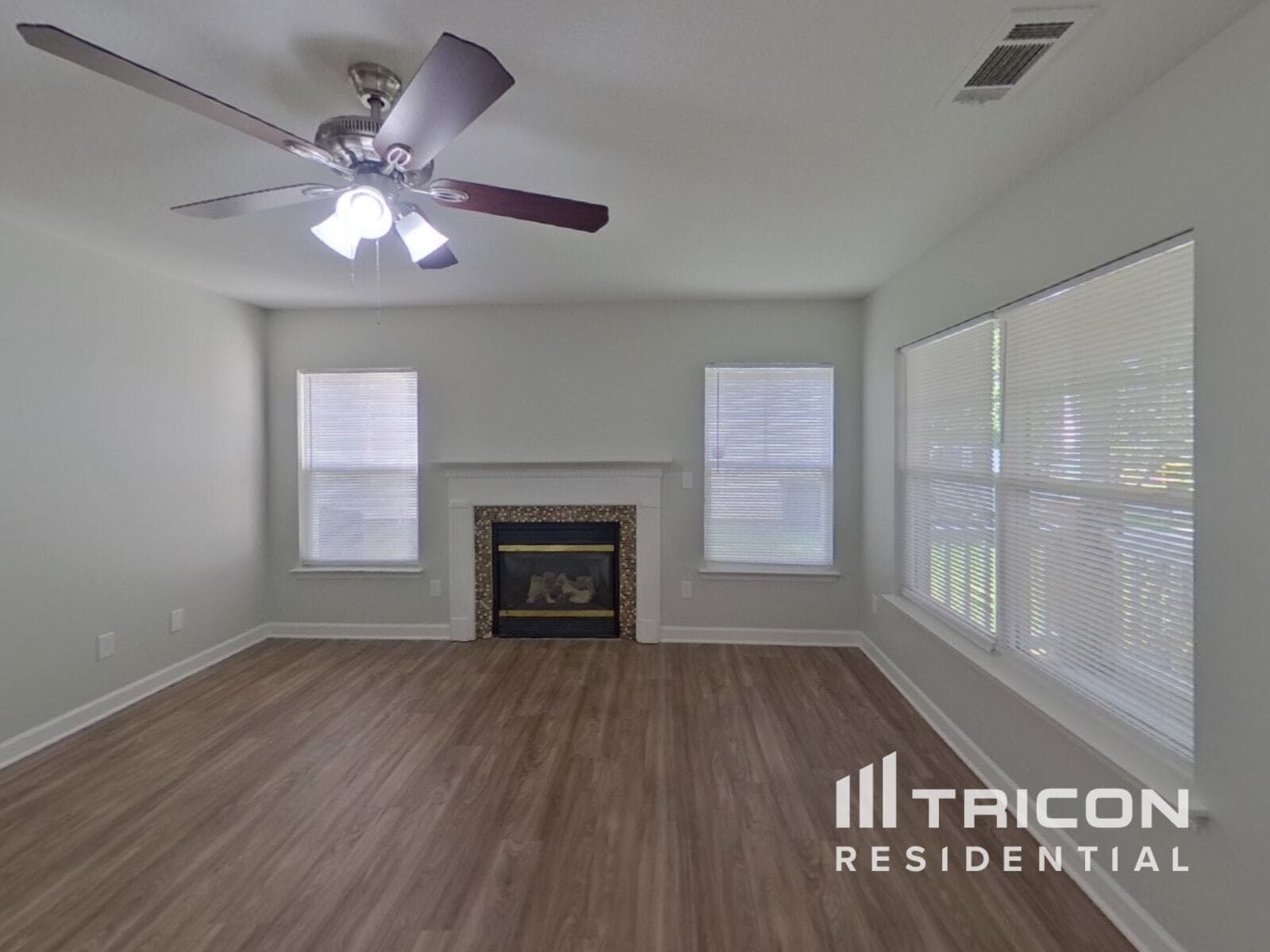 Building Photo - 807 Sinclair Dr