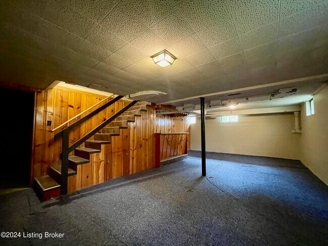 Building Photo - 1096 Forest View Dr