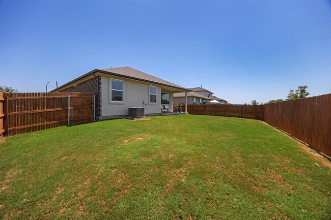 Building Photo - 301 Brody Ln