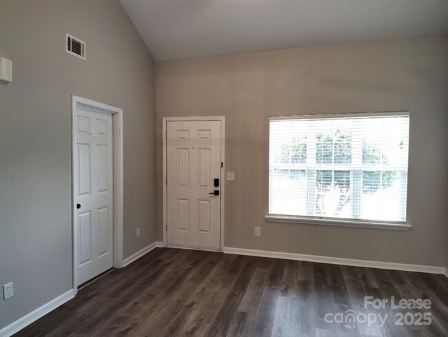 Building Photo - 7383 Sun Dance Dr