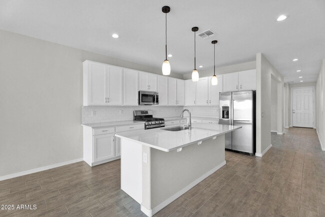 Building Photo - 18570 W Honeysuckle Dr