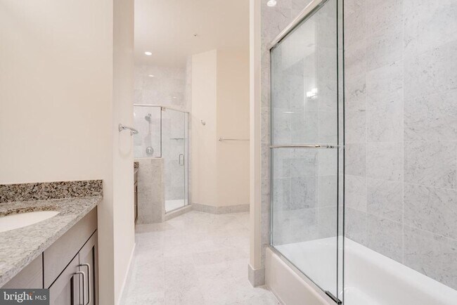 Building Photo - 8220 Crestwood Heights Dr