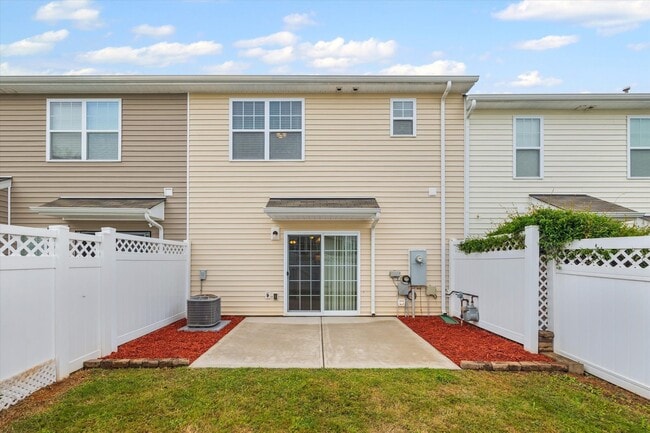 Building Photo - 311 Sandy Spring Ln