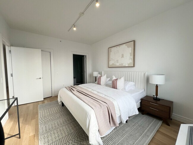 Building Photo - 56 8th Ave