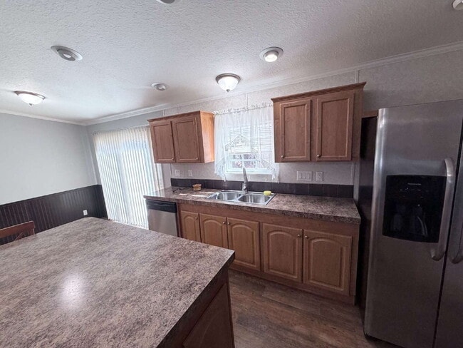 Building Photo - "Serene 3-Bed, 2-Bath Home in Auburndale - 1152 Sq Ft of Comfort on Hickory Rd!"