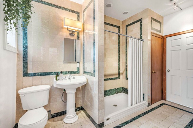 Building Photo - 313 W 71st St