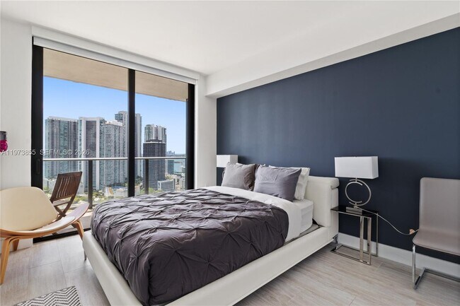 Building Photo - 121 NE 34th St