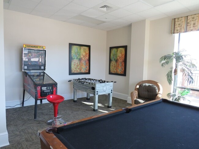 Building Photo - Harborside Club at 701