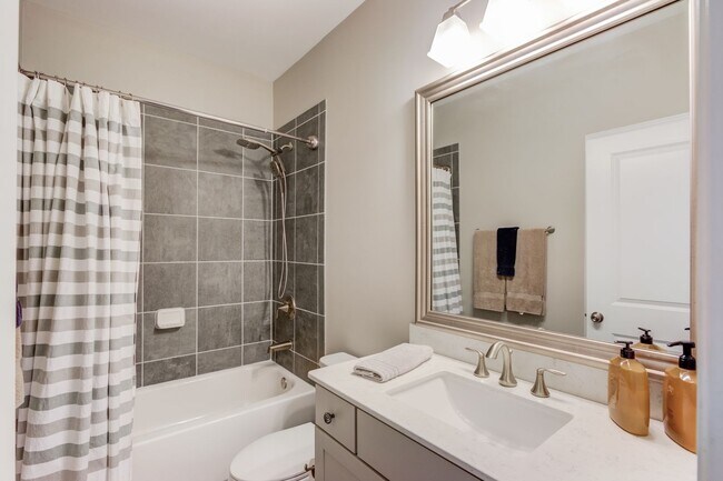 Building Photo - 1450 Edgebrook Ct NE