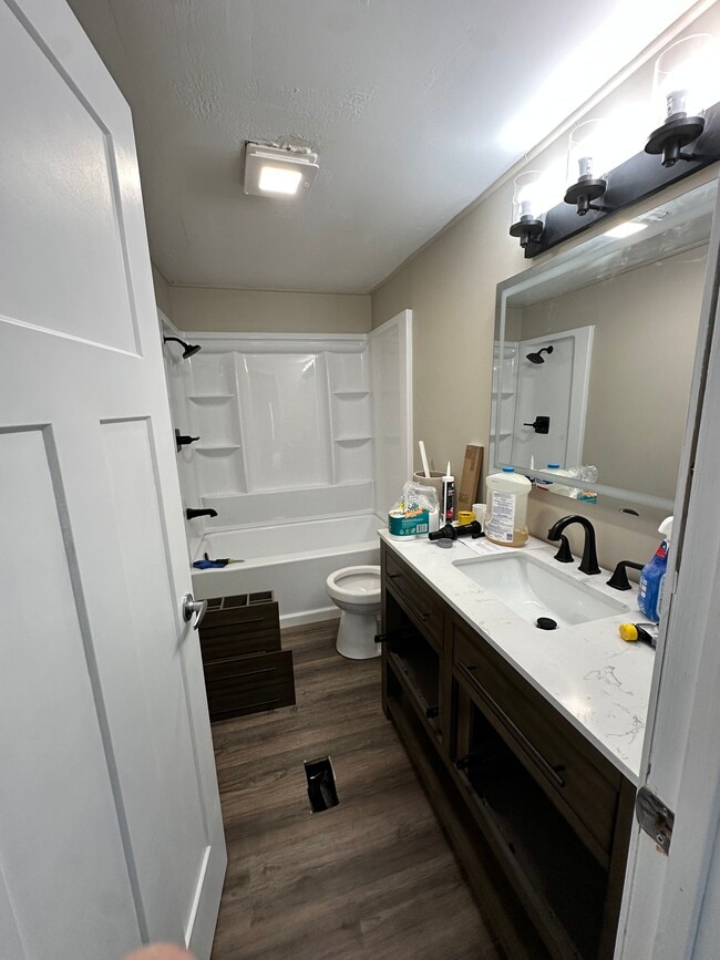 Building Photo - 822 Emison Ave