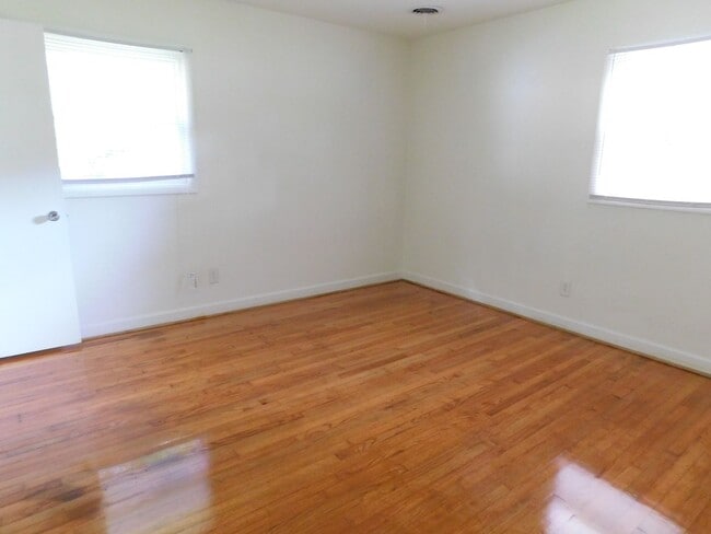 Building Photo - Brick Ranch in Oxford Heights Subdivision