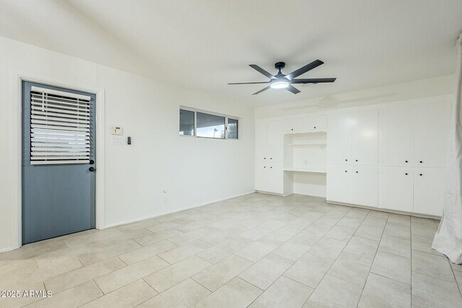 Building Photo - 125 E Papago Dr