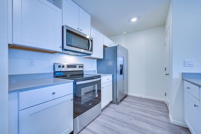 Building Photo - Brand New Townhouse!!! All Appliances incl...