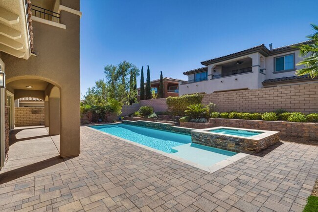 Building Photo - Stunning Summerlin Rental on Private Cul-d...