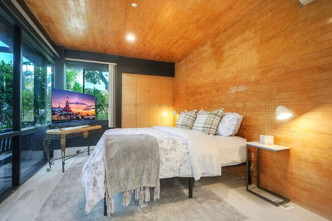 Building Photo - Live in the heart of Del Mar- where every ...