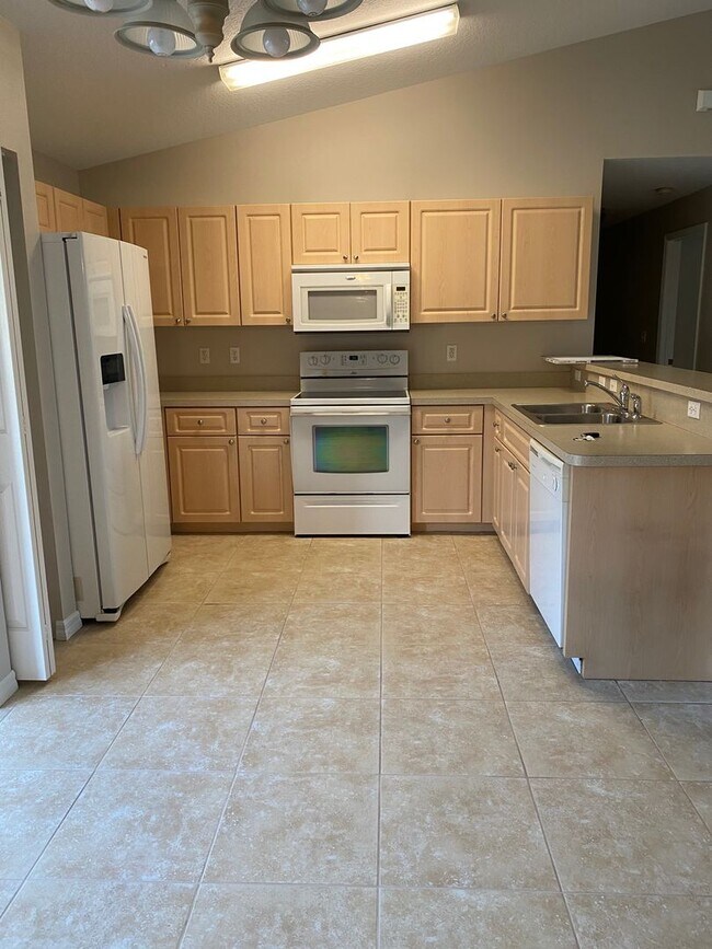 Building Photo - 2 bedroom, 2 bath home for rent