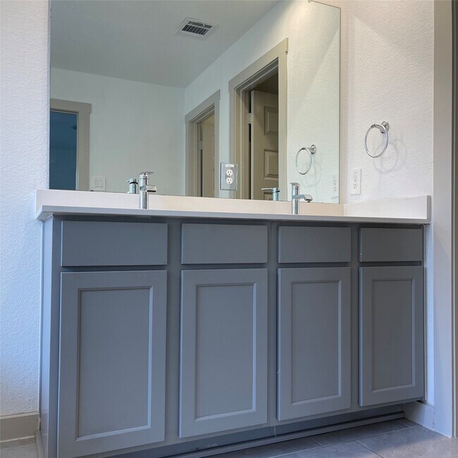 Building Photo - 6814 Bradford Ter Rd