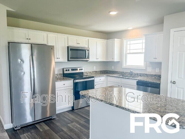 Building Photo - 102 Michael Thomas Pl