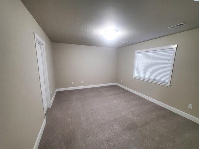 Building Photo - FOR RENT SAGECREST