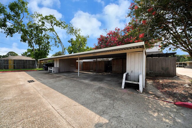 Building Photo - 7877 Kendalia Dr
