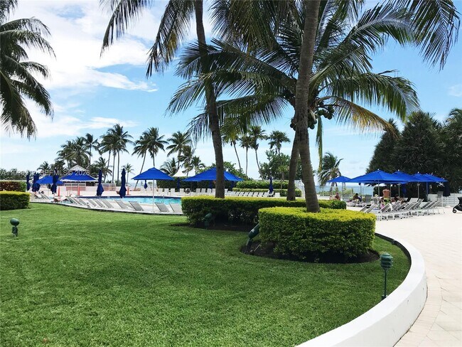 Building Photo - 5161 Collins Ave