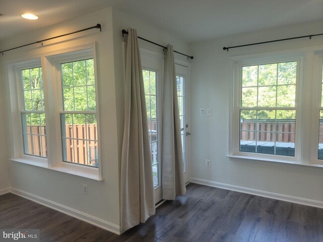 Building Photo - 9620 Potters Hill Cir