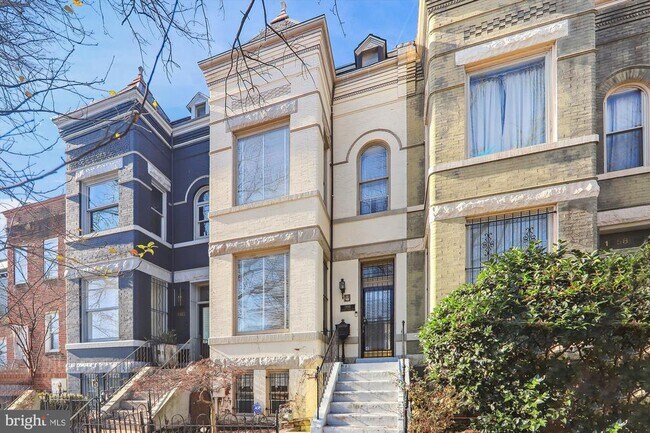 Primary Photo - 1956 2nd St NW