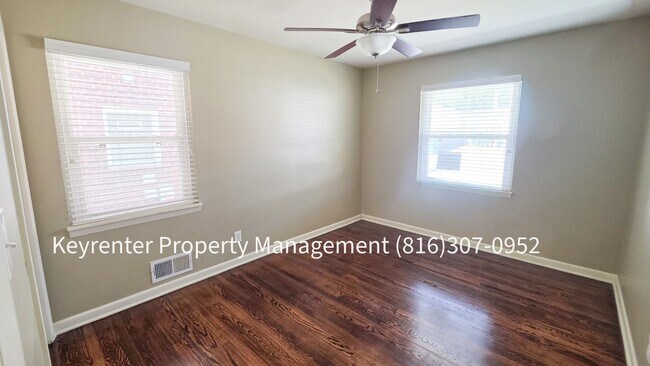 Building Photo - 4308 Oak St