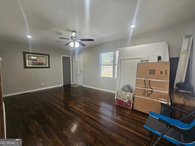 Building Photo - 68 Fourth St Ext