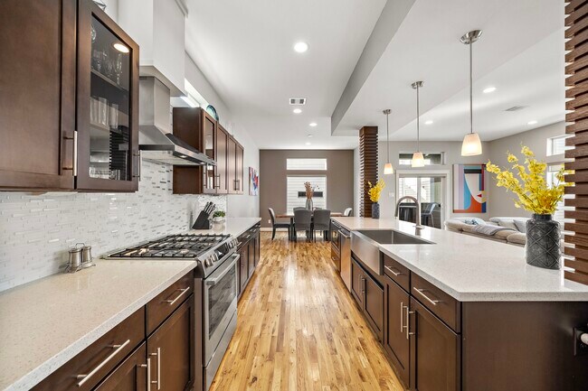 Building Photo - 4309 Marina St