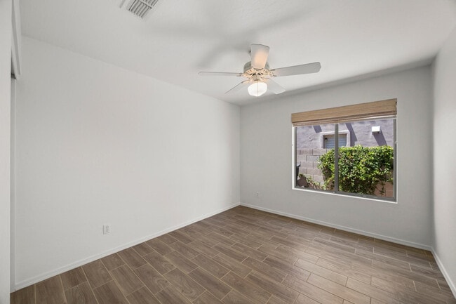 Building Photo - 10290 E Mallow Cir