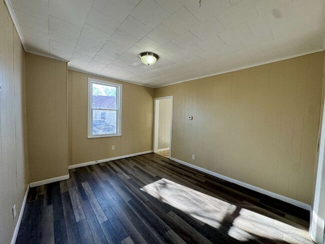 Building Photo - 3-bedroom, 1-bath single-family home