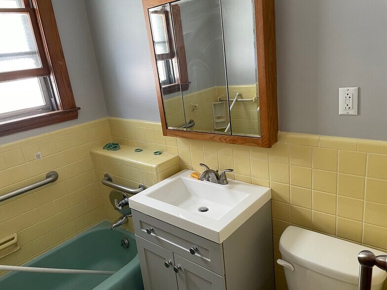 Building Photo - 24 Gold Star Rd