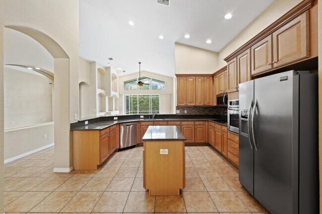 Building Photo - 27211 Fern Glade Ct