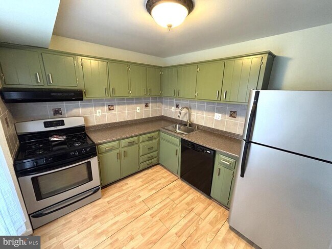 Building Photo - 8104 Oaklake Ct