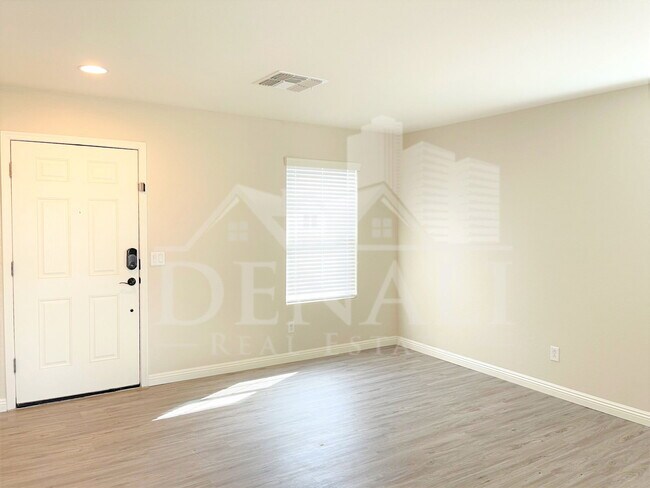 Building Photo - 7826 S Peppertree Dr