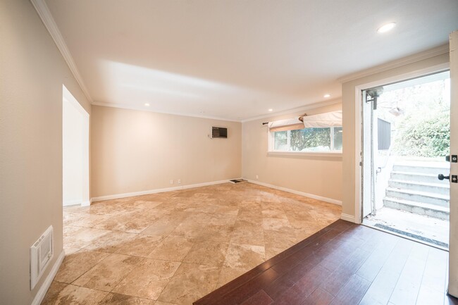 Building Photo - 8085 Caminito de Pizza