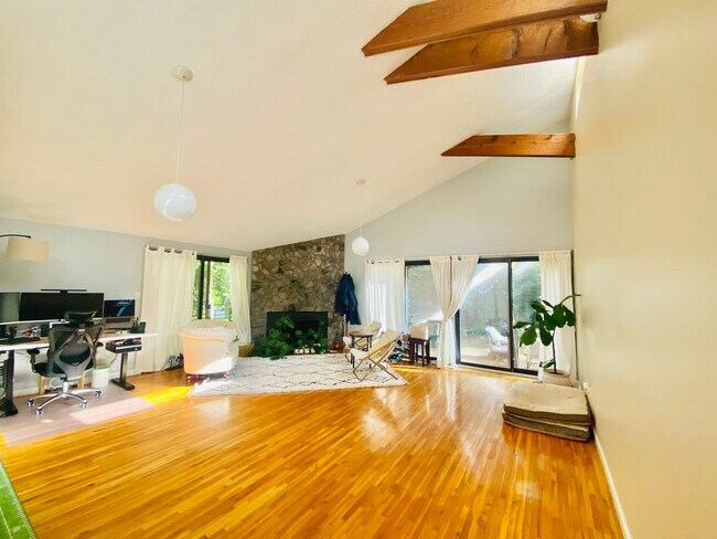 Building Photo - 14 Windsor Rd